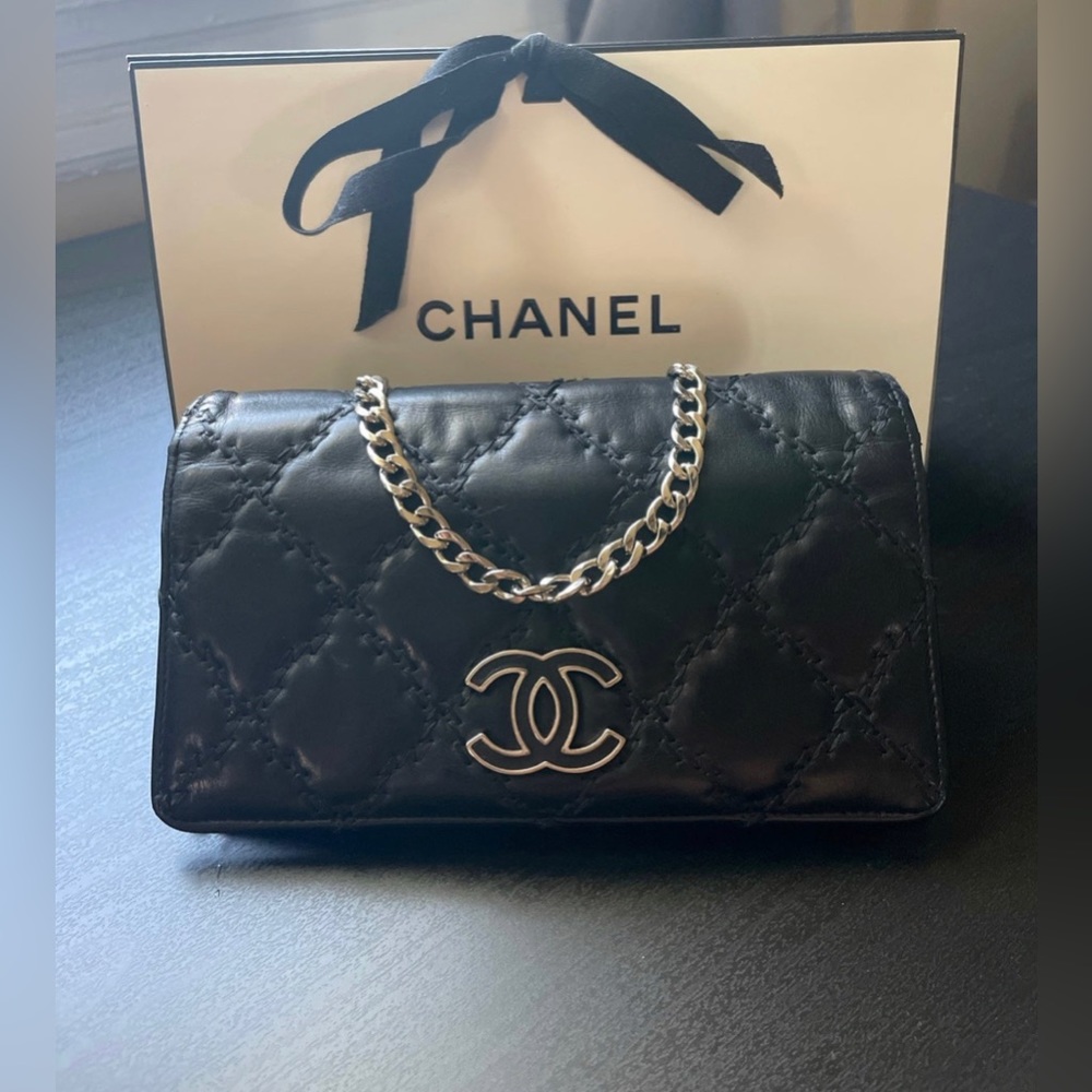❌SOLD❌Chanel Wallet w/Added Chain (RARE)